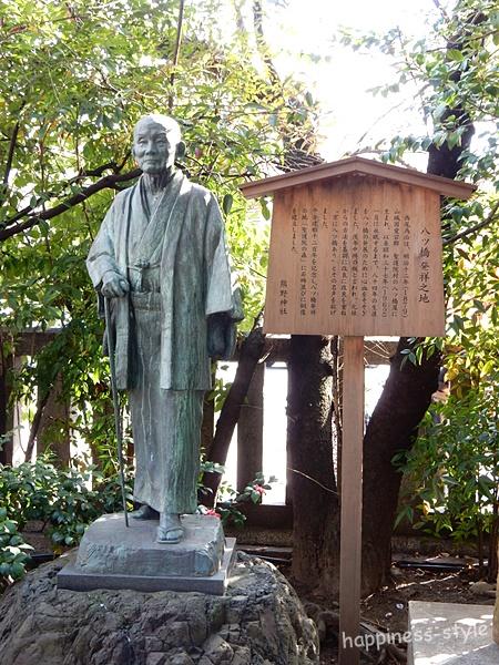 京都熊野神社内の八つ橋発祥の地の石像